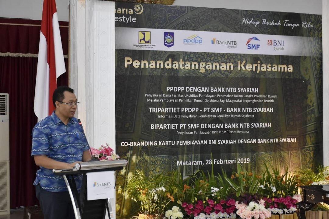 Gubernur NTB, Dr. H. Zulkieflimasyah memberikan sambutan pada acara penandatanganan kerjasama antara Bank NTB Syariah dengan Pusat Pengelolaan Dana dan Pembiayaan Perumahan (PPDPP) Kementerian PU dan Perumahan Rakyat. (istimewa)