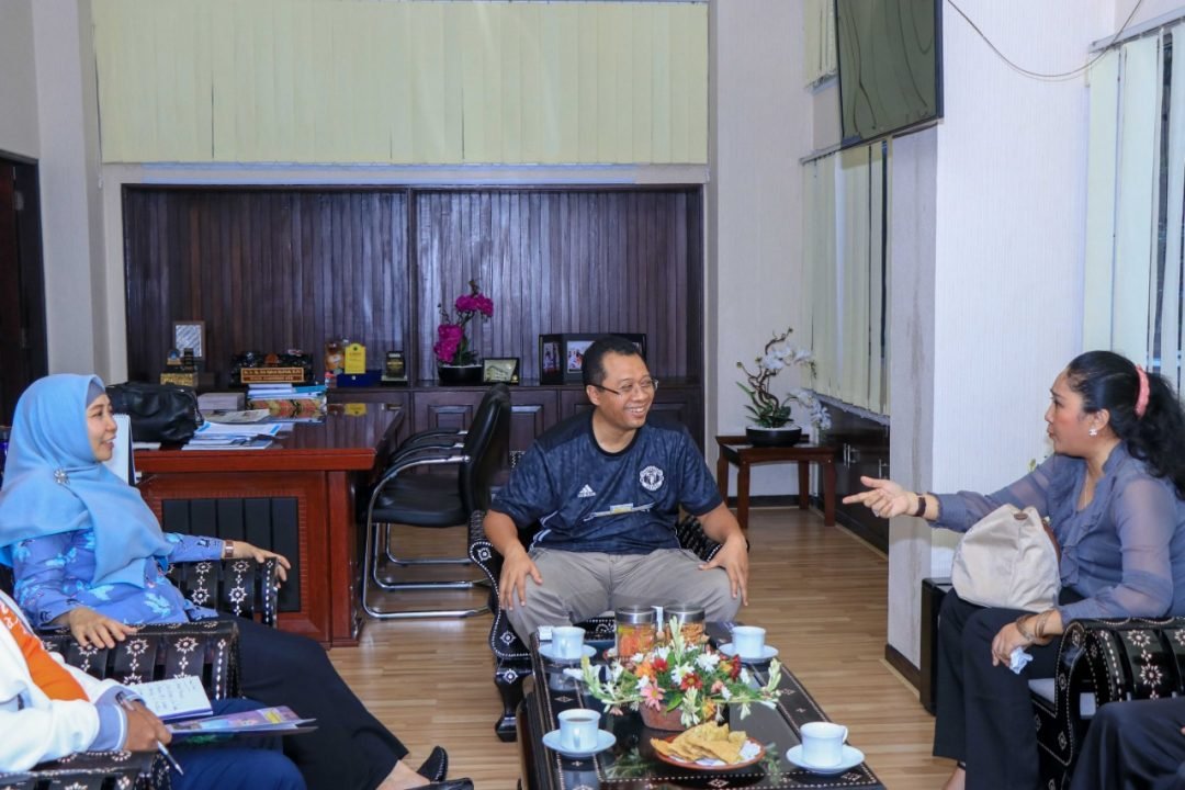 Gubernur NTB Dr. H. Zulkieflimansyah dan Wakilnya Dr. Hj. Sitti Rohmi Djalillah didampingi Kepala Dinas Pariwisata NTB menerima audiensi Pengurus Badan Promosi Pariwisata Daerah (BPPD) NTB. (istimewa)