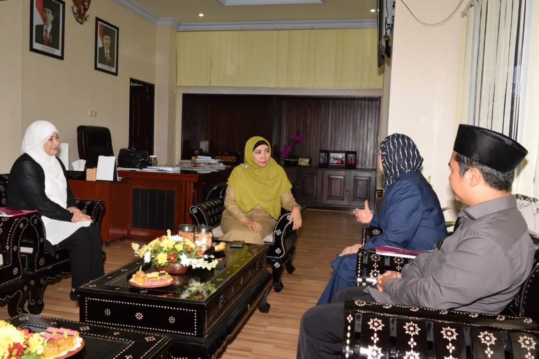 Wakil Gubernur NTB, Dr. Hj. Siti Rohmi Djalillah saat menerima Audiensi Direktur Qatar Foundation Ms. Suhair Taufiq Salah dan Ms. Sahar J. Bakrie, Senin (24/3/19). (istimewa)