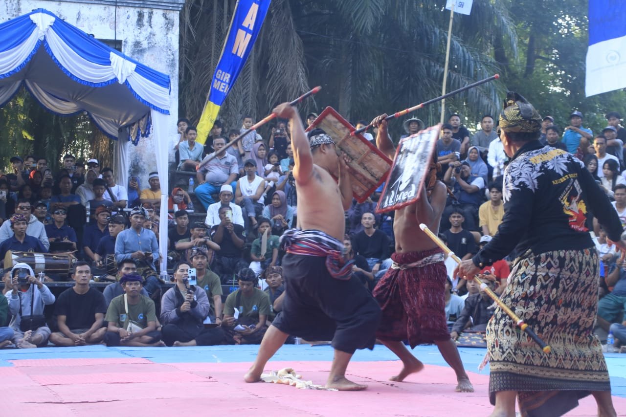 Pembukaan Peresean, Bupati LAZ Sebut Gerung Sudah Mulai Berubah dan Ramai
