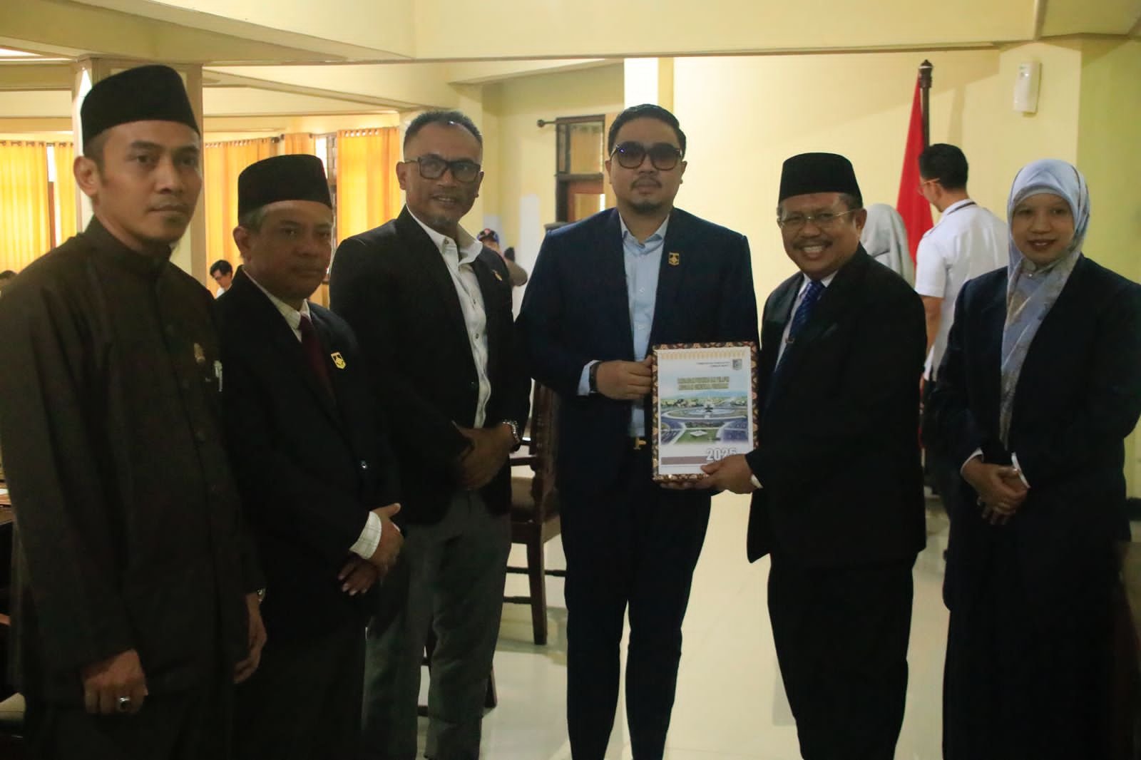 Paripurna DPRD, Bupati LAZ Ajak Kuatkan kolaborasi untuk Memajukan Lombok Barat