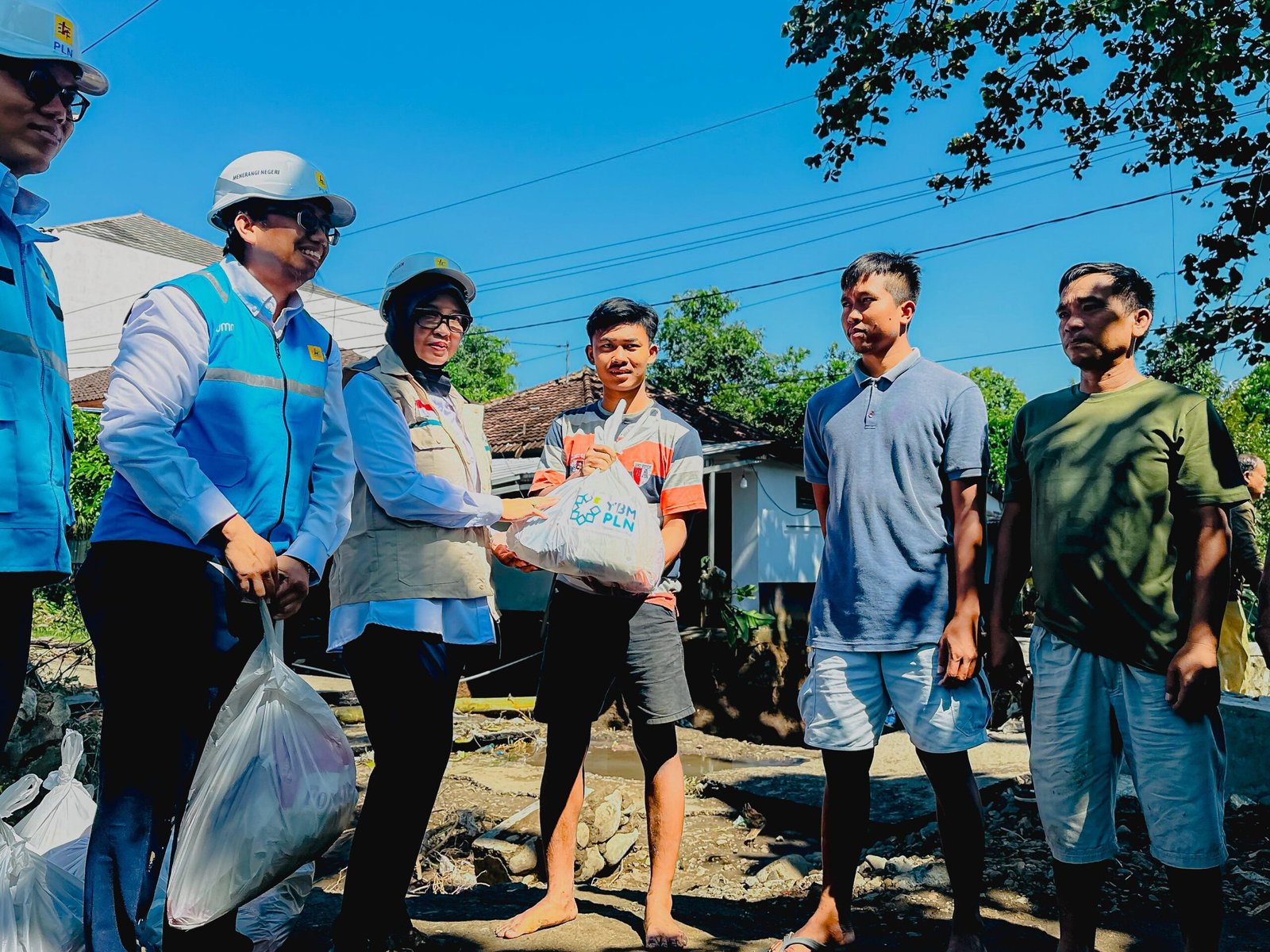 Seluruh Sistem Kelistrikan Kembali Normal, GM PLN UIW NTB Tinjau Langsung Lokasi Banjir di Mataram