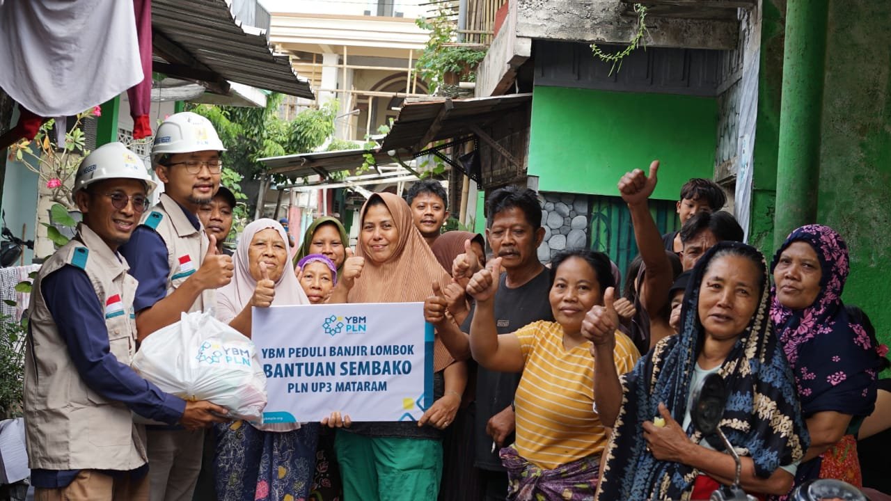 PLN Peduli Banjir Lombok, YBM PLN NTB Salurkan Bantuan Sembako untuk Warga Terdampak