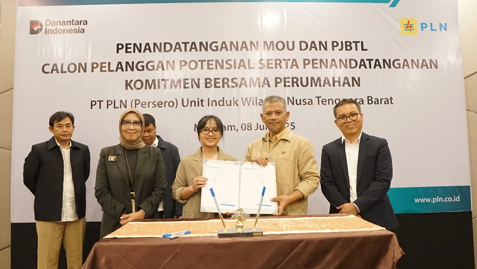 PLN Tandatangani Komitmen Sambungan Listrik 1.734 Rumah, Perkuat Listrik untuk Rakyat