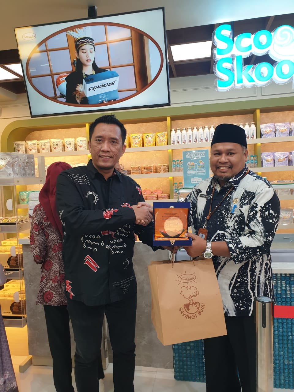 Amanda Brownies Hadir di Mataram dengan Citarasa Legendaris, Usung Konsep Baru bersama UMKM Lokal
