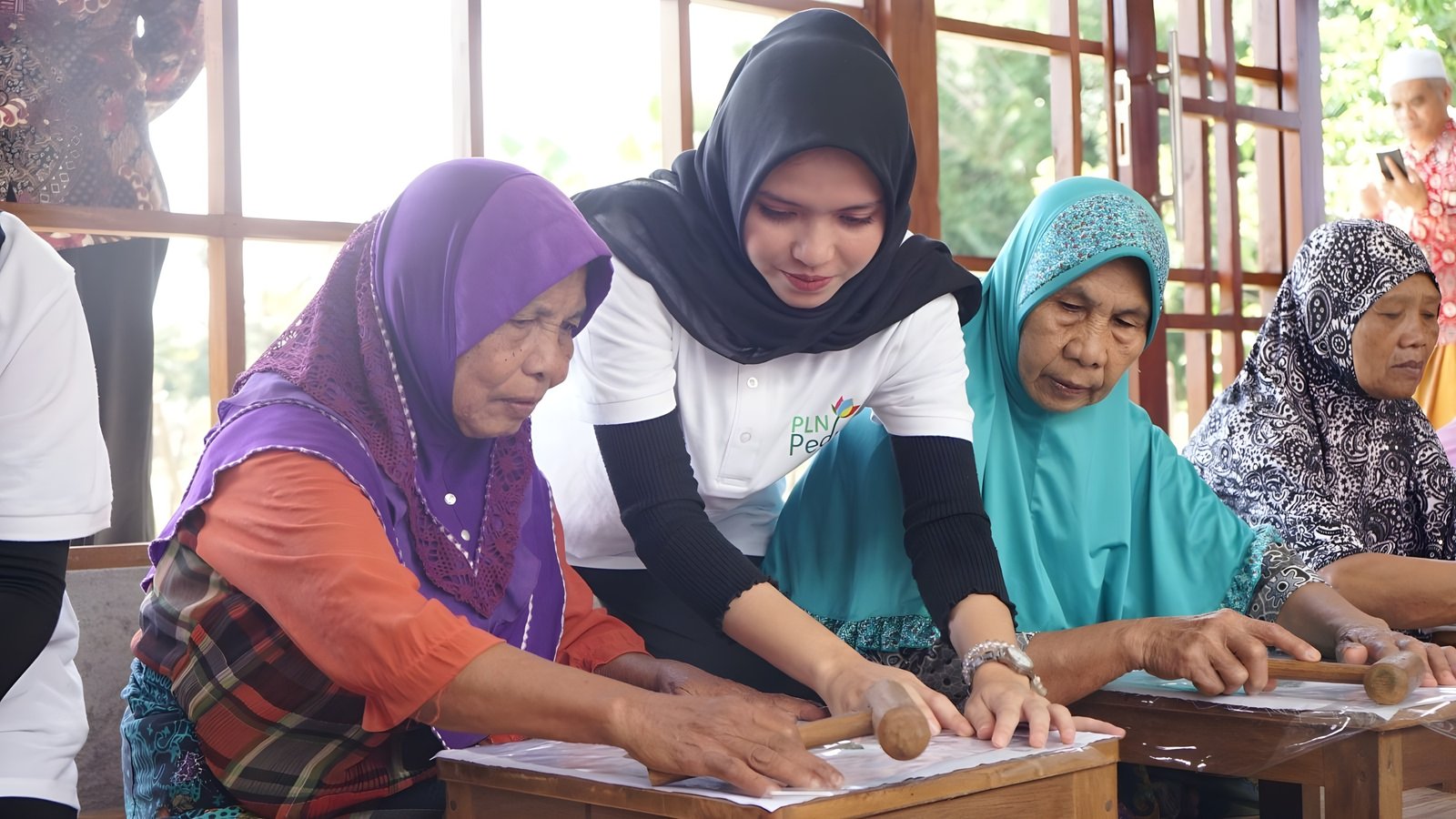 PLN Hadirkan Listrik untuk Rakyat, Dukung Eco School Lentera Intergeneration di Lombok Timur