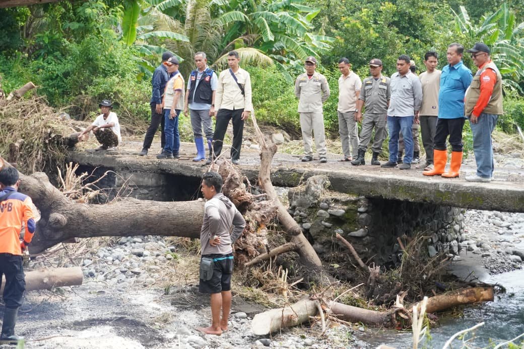 Gubernur NTB Tinjau Banjir Obel-Obel, Perintahkan Normalisasi Sungai dan Penguatan Tanggul