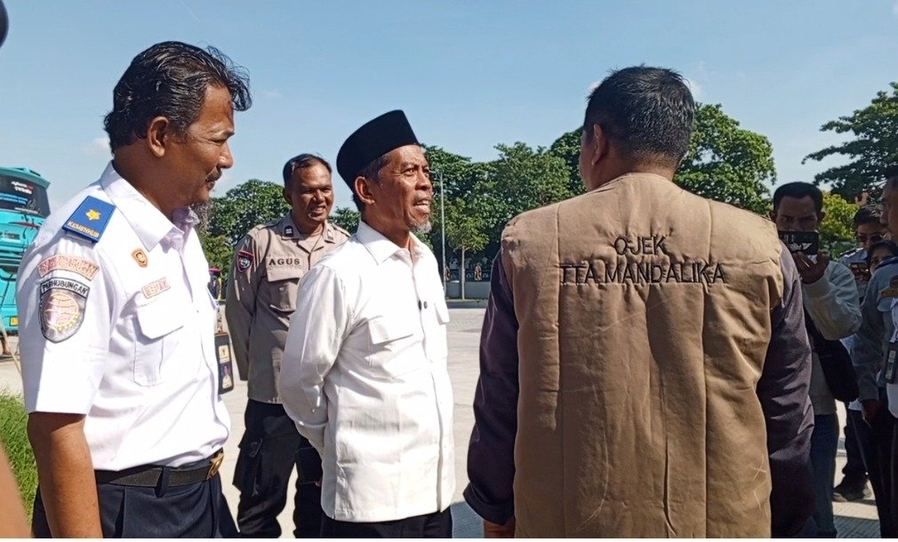 Pengawasan Terminal Mandalika, Abdul Hadi Pastikan Layanan dan Penataan Angkutan Tertib