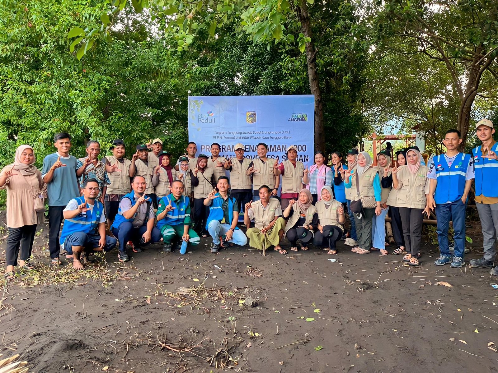 Peringati Hari Bumi 2026, PLN Lakukan Penanaman 4.000 Bibit Mangrove di Desa Sugian