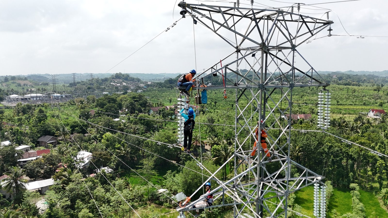 Perkuat Ketahanan Sistem Kelistrikan, PLN UIW NTB Intensifkan Pemeliharaan Preventif di Tanjung