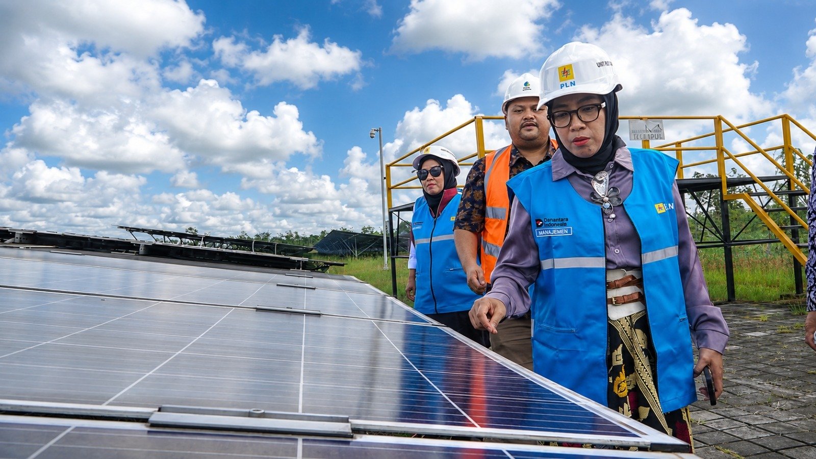 Dirjen EBTKE Tinjau PLTS Sengkol, PLN UIW NTB Tegaskan Komitmen Percepatan Energi Bersih di Lombok