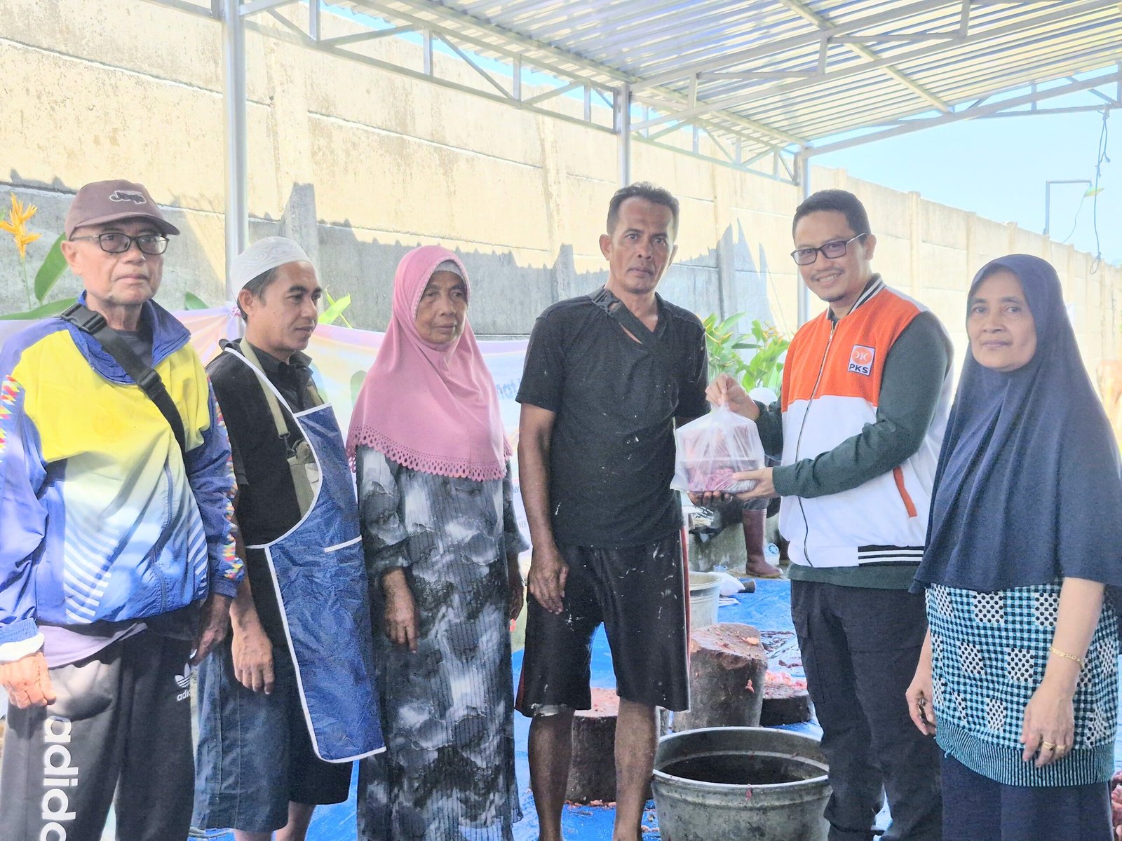 PKS distribusikan 2.000 paket daging kurban untuk warga NTB