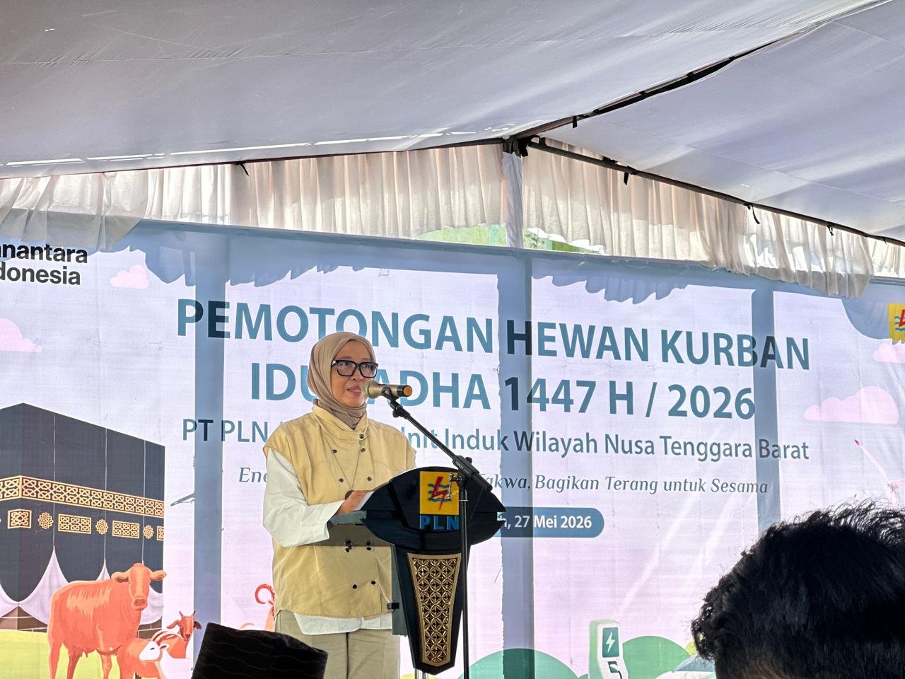 PLN UIW NTB Salurkan 20 Ekor Sapi dan 2 Ekor Kambing kepada 1.800 Penerima Manfaat pada Iduladha 1447 H