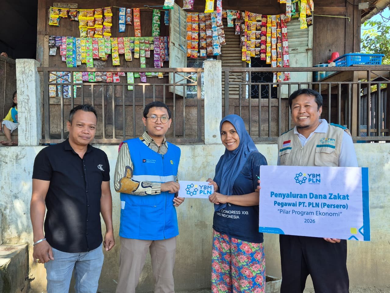 YBM PLN UP3 Bima Salurkan Bantuan Modal Usaha bagi 14 Pelaku UMK Perempuan di Kota Bima