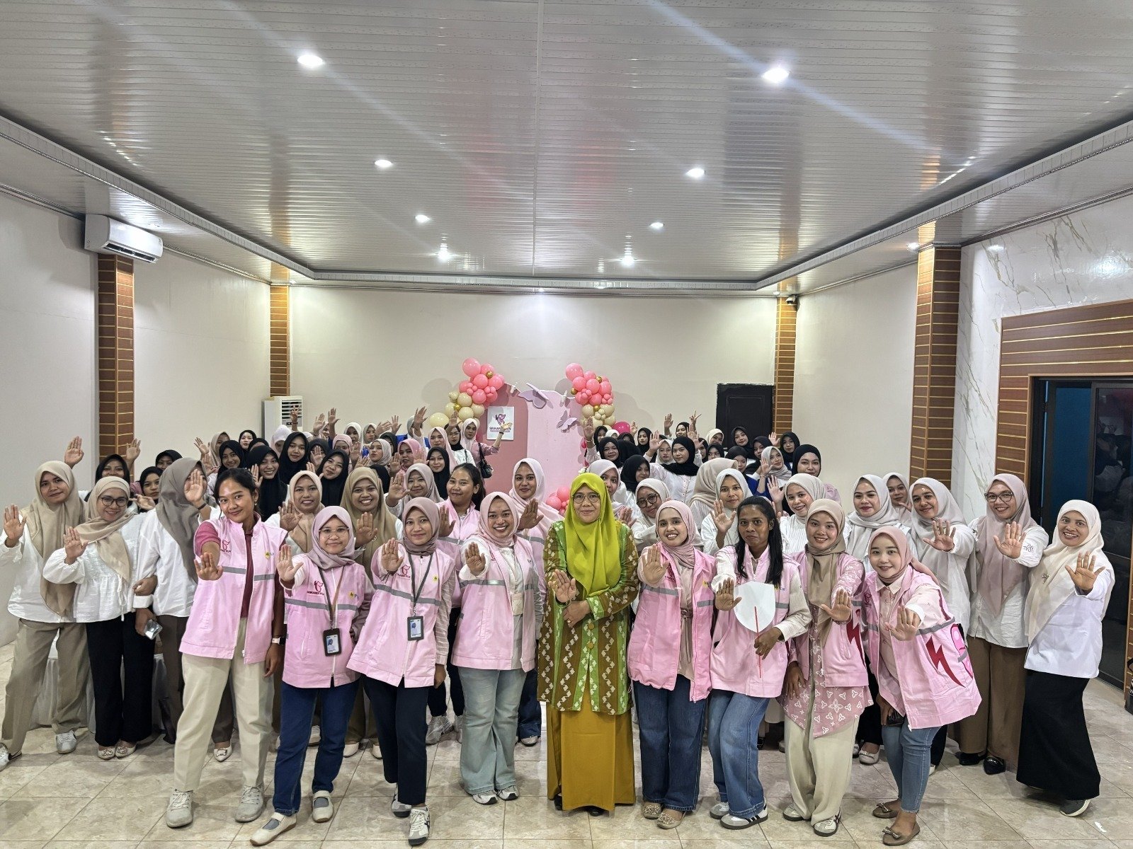 PLN UIW NTB Edukasi Pencegahan Kekerasan Seksual melalui Srikandi Goes to Campus di STIE Bima