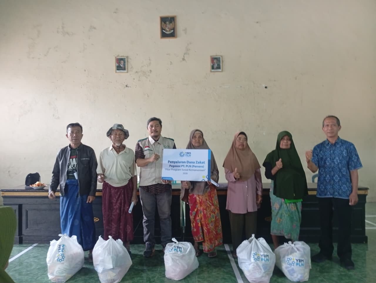 YBM PLN UIW NTB Tebar Kepedulian kepada 52 Kaum Dhuafa sebagai Wujud Nyata Kehadiran PLN untuk Masyarakat