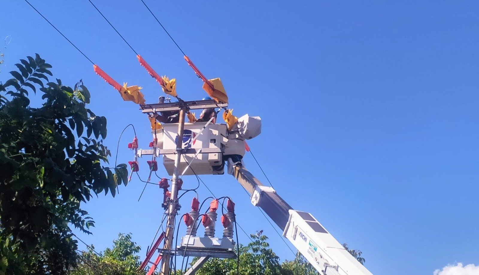 Kinerja PLN UIW NTB Makin Optimal, PDKB UP3 Sumbawa Perkuat Keandalan Jaringan Tanpa Padam di Desa Penyegar