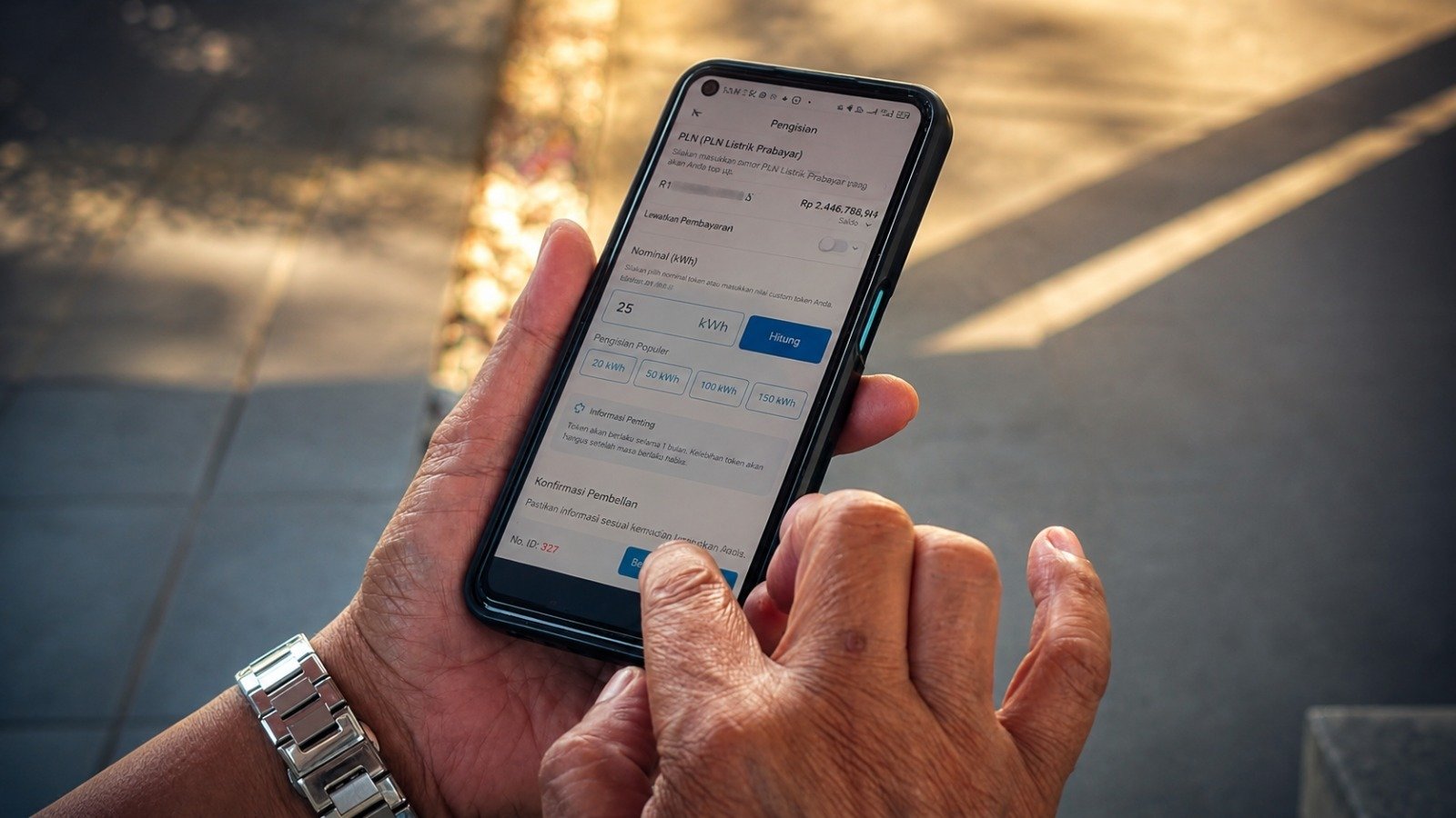 Pelayanan Prima PLN UIW NTB, SPKLU Selong Permudah Pengguna Kendaraan Listrik Lewat PLN Mobile
