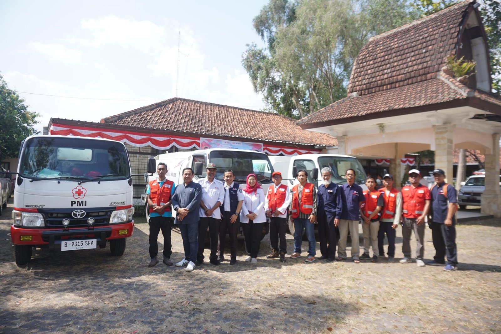 PMI NTB Salurkan Air Besih ke  20 Titik Lokasi Kekeringan di 9 Kecamatan Terparah Kekeringan di NTB
