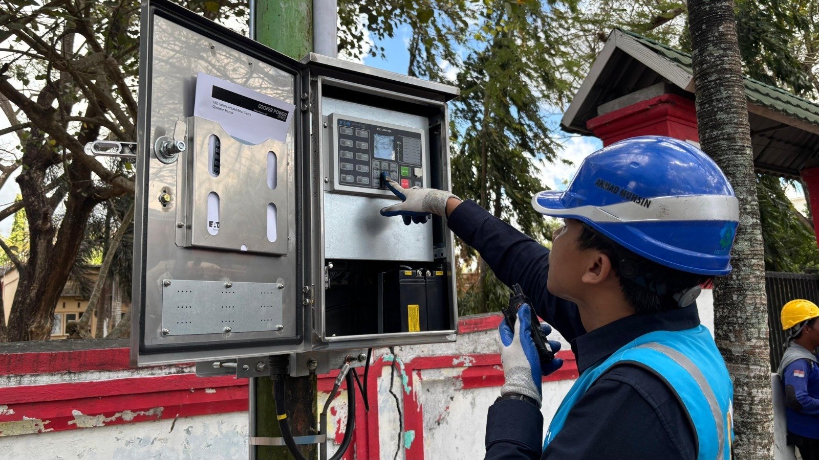 Rayakan Kemerdekaan RI ke-81 dengan Aksi Nyata, PLN UIW NTB Optimalkan Keandalan Jaringan Melalui Peremajaan Keypoint di ULP Praya