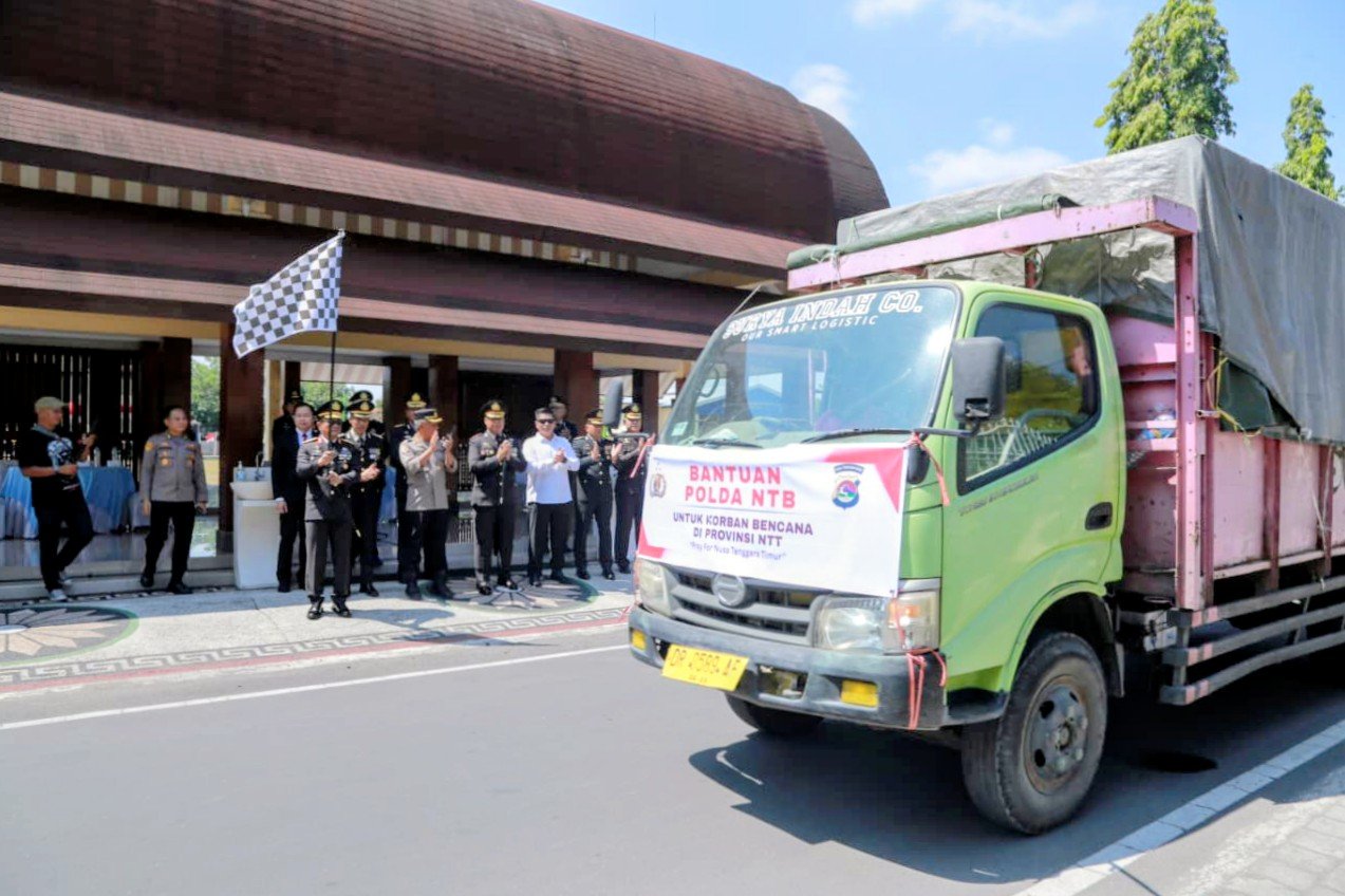 Polda NTB Kirim 8 Truk Bantuan dan Tim Trauma Healing untuk Korban Gempa NTT