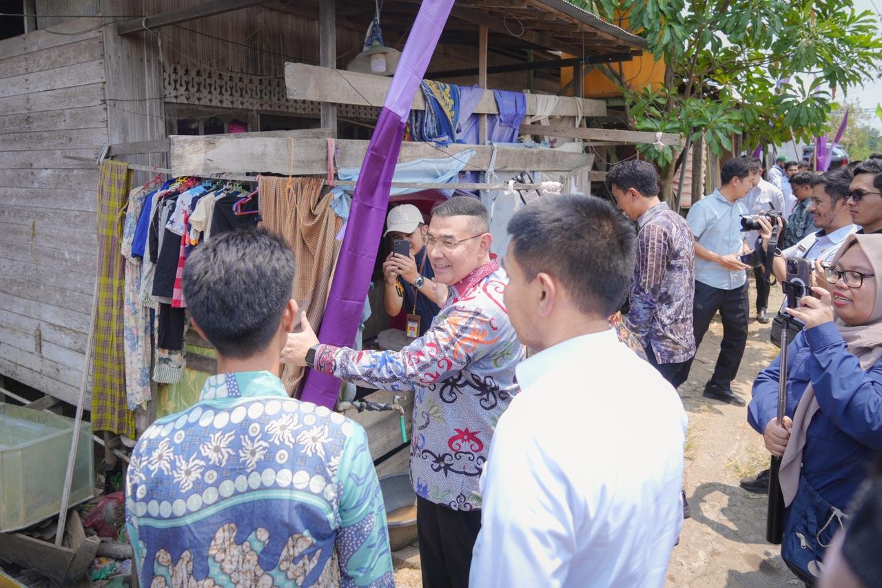 Wamen Ossy Serahkan Sertipikat bagi MBR di Kalsel, Dukung Penyediaan Rumah Layak Huni Lewat Legalitas Tanah