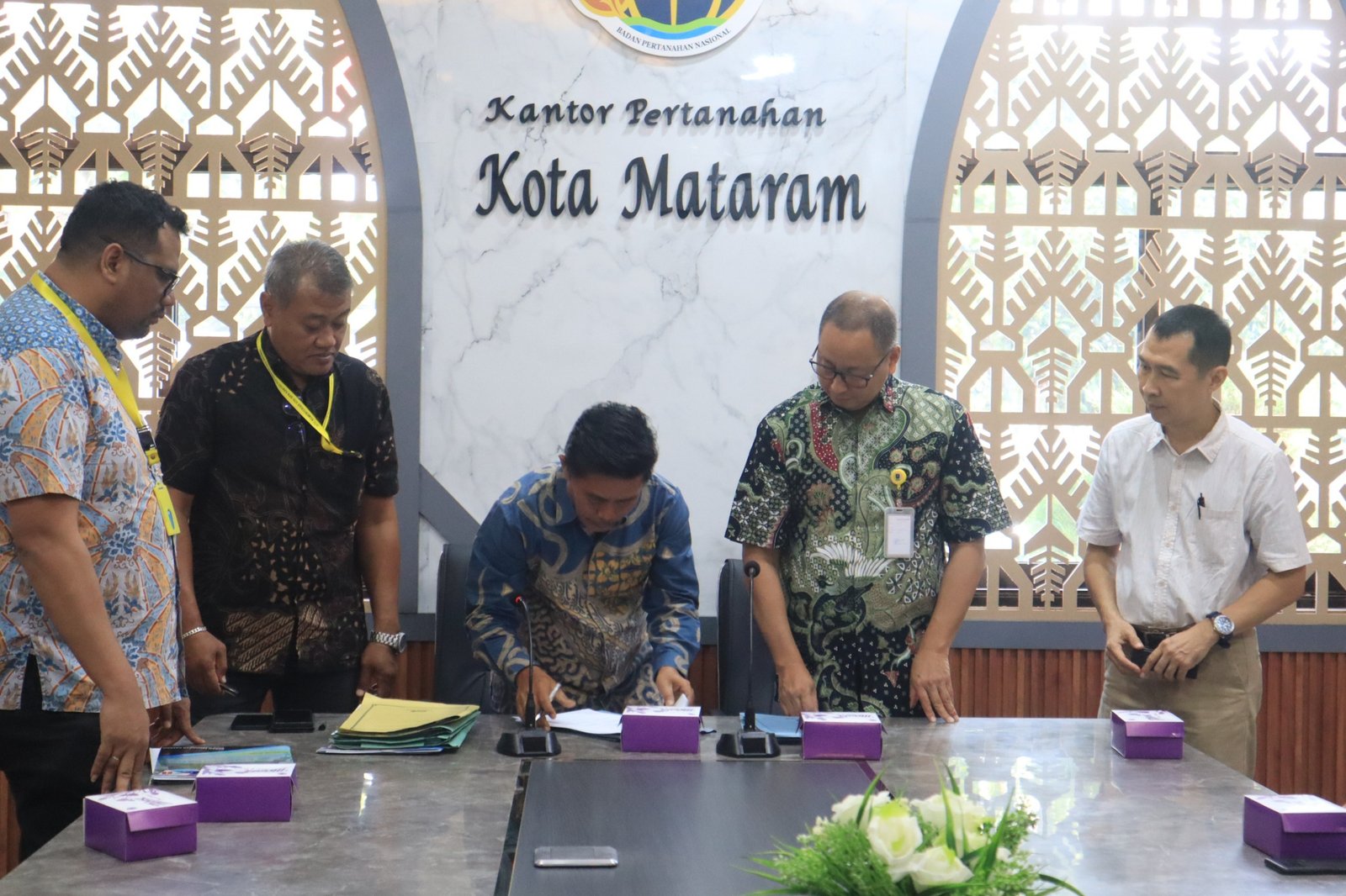 Kantor Pertanahan Kota Mataram Laksanakan Penyerahan dan Pelepasan Hak untuk Mendukung Penyediaan Fasum di Kota Mataram
